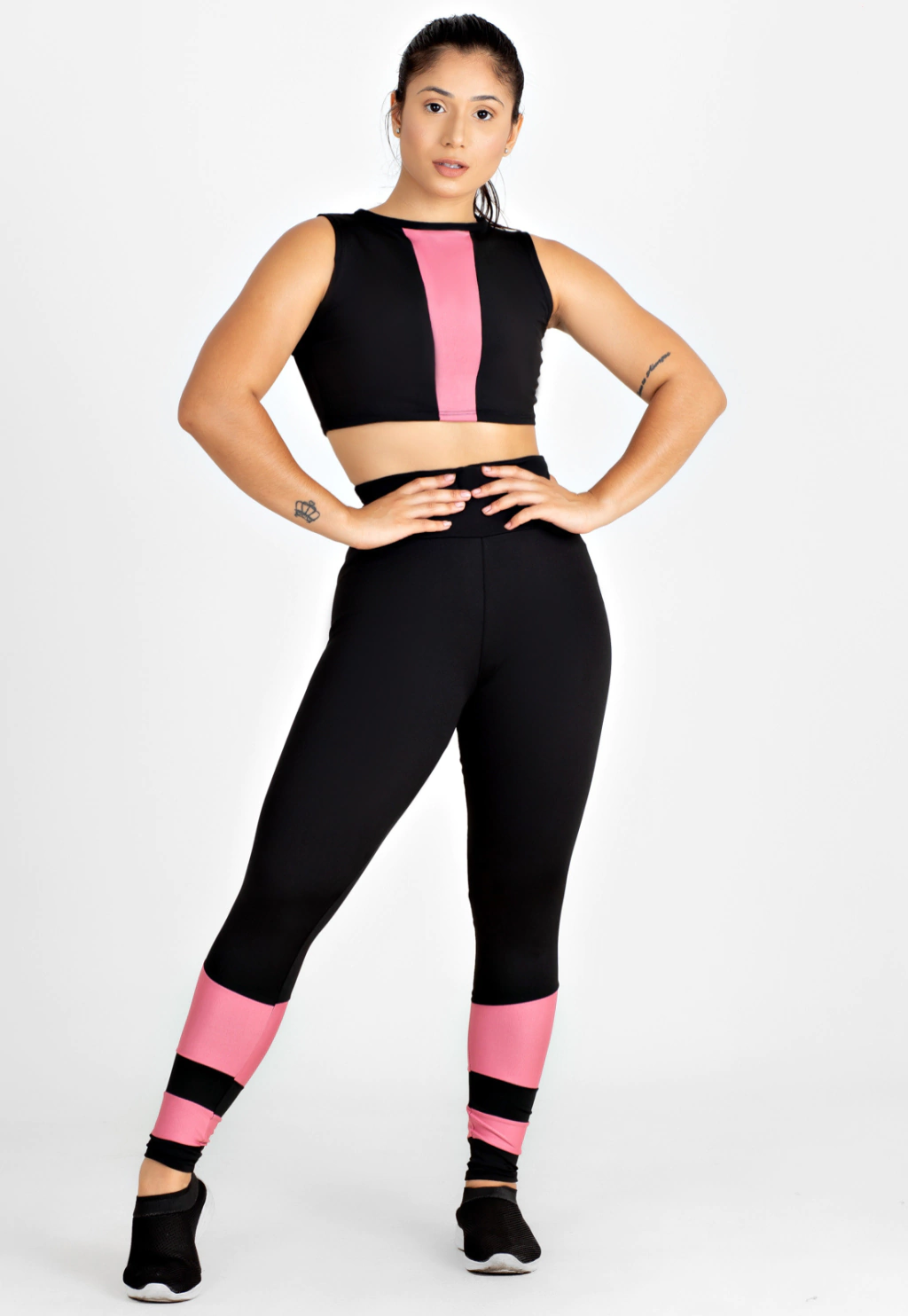Cropped Com Detalhe e Calça Legging Preto Rosê Conjunto Fitness www.athenafitwear.com.br