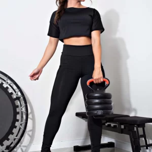 Conjunto Fitness Cropped Preto + Calça Legging com Bolso Tela www.athenafitwear.com.br