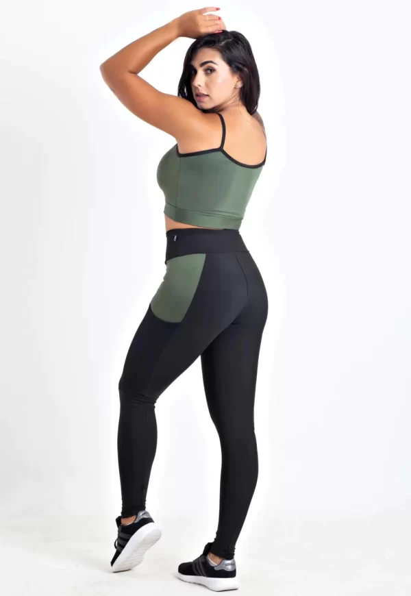 Calça Legging Preta com Verde Militar e Cropped Alcinha Conjunto Fitness www.athenafitwear.com.br