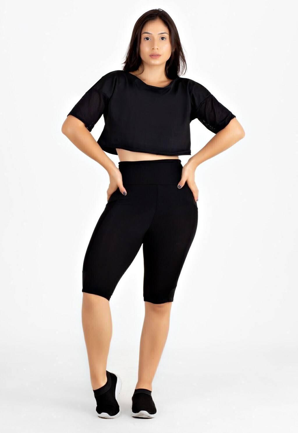 Bermuda com Bolso e Cropped Manga de Tela Conjunto Fitness www.athenafitwear.com.br