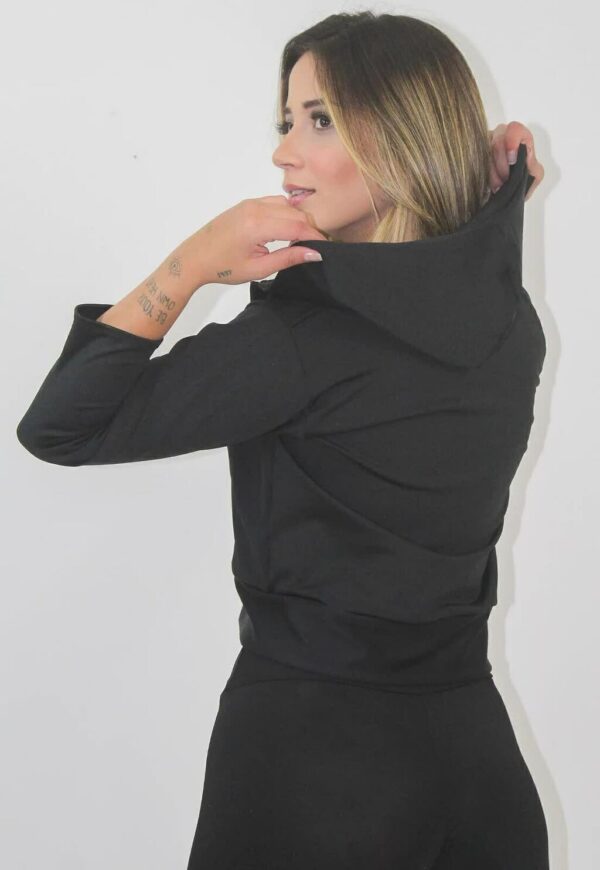 Casaco Preto Capuz Fitness Feminino www.athenafitwear.com.br