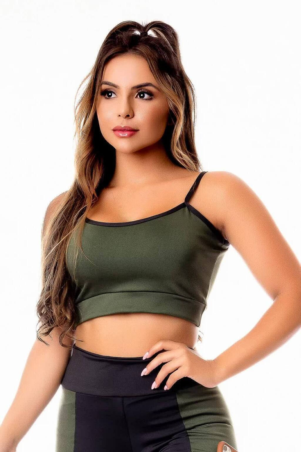 Top Fitness Academia Verde Militar com Viés Preto Cropped www.athenafitwear.com.br