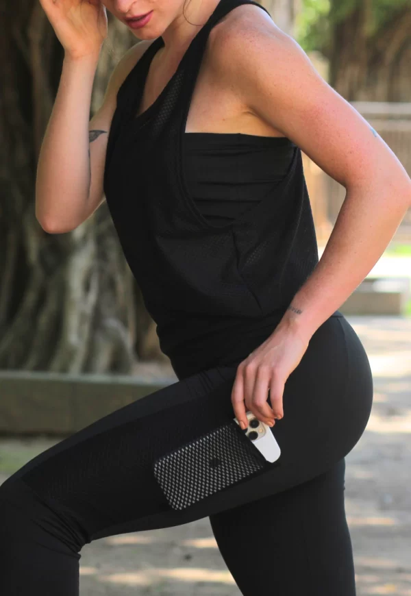 Calça Legging com Bolso em Tela Dry + Regata de Tela + Top Tomara que Caia Preto Conjunto Fitness www.athenafitwear.com.br