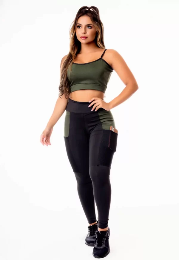 Calça Legging Preta com Verde Militar e Cropped Alcinha Conjunto Fitness www.athenafitwear.com.br