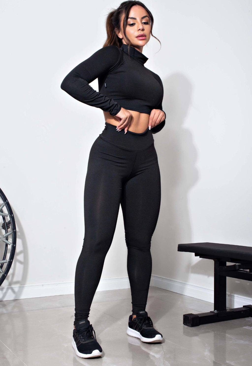 Fitness Cropped Manga Longa e Calça Legging Preto Conjunto Fitness www.athenafitwear.com.br