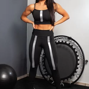 Conjunto Fitness Calça Legging Cintura Alta + Cropped Preto com Elásticos www.athenafitwear.com.br
