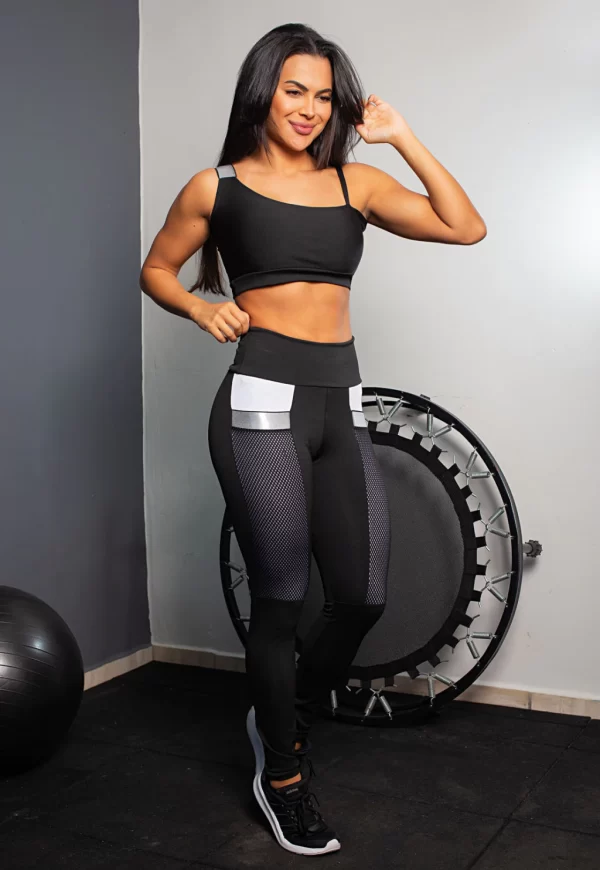 Calça Legging com Bolso de Tela + Cropped Preto com Elásticos Conjunto Fitness www.athenafitwear.com.br