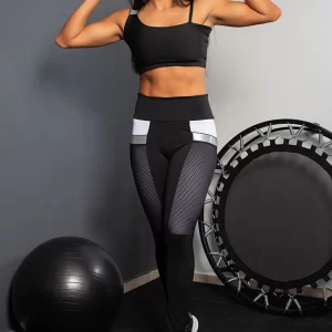 Calça Legging com Bolso de Tela + Cropped Preto com Elásticos Conjunto Fitness www.athenafitwear.com.br